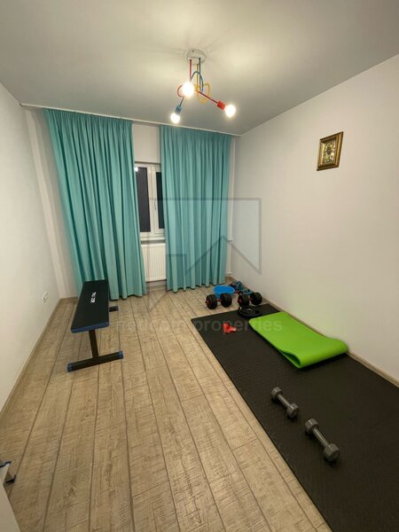 Vanzare apartament 3 camere - Salaj